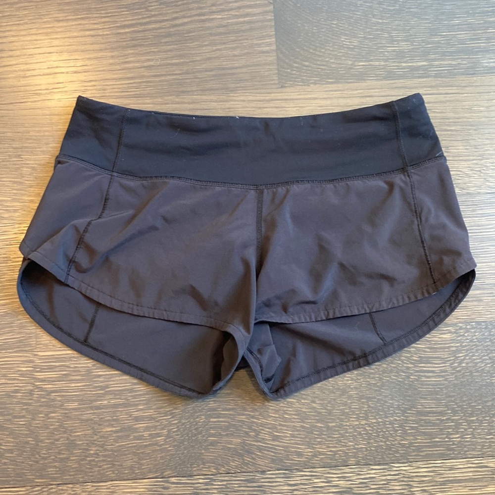 LULULEMON BLACK ATHLETIC SHORTS STRETCHY WITH POCKETS AND ADJUSTABLE SIZE 4